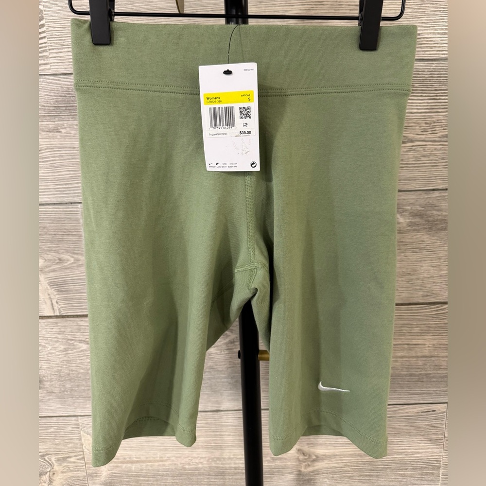 NWT 🎉 Nike Woman’s Tight Fit Mid Rise Short 10” - Oil Green